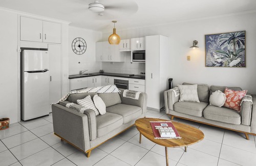 Clifton Beach Apartment | Stunning Apartment Right In Front Of The Beach!