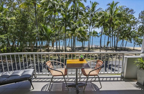 Clifton Beach Apartment | Stunning Apartment Right In Front Of The Beach!