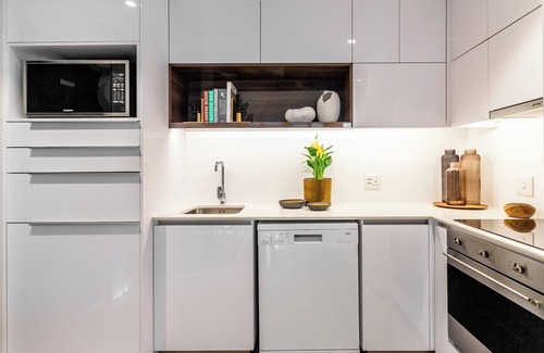 Flora Park Apartment | Stunning Apartment with City Views