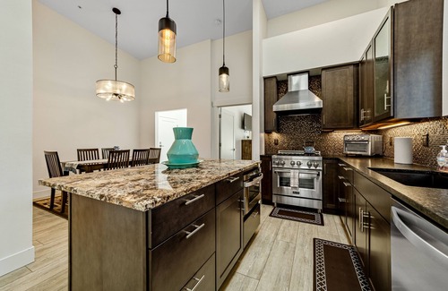 Gold Beach Apartment | Stunning apt near the ocean with gas fireplace, partial water views & grill