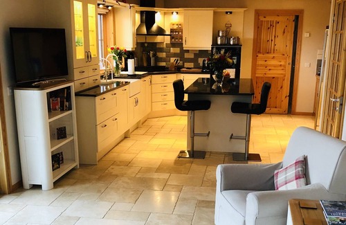 Craobh Haven House | Stunning Argyll retreat with outstanding sea views, spa tub and BBQ cabin