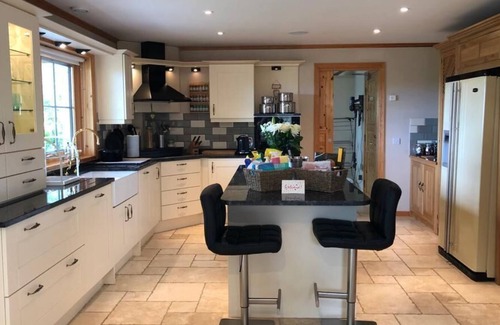 Craobh Haven House | Stunning Argyll retreat with outstanding sea views, spa tub and BBQ cabin