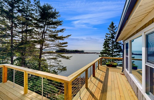 Georgetown House | Stunning artist's retreat with ocean view & amazing deck, near Reid State Park