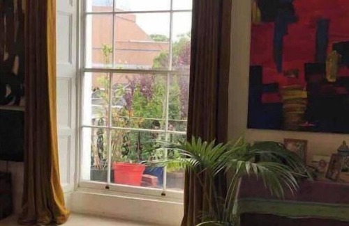 Clifton Apartment | Stunning Arty Apartment in the heart of Clifton