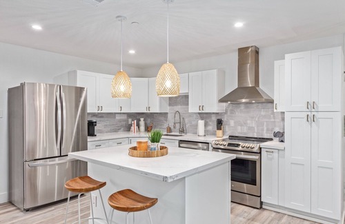 Park Scottsdale Four House | Stunning Backyard -Mini Golf & Heated Pool! 5 Mins to Old Town Scottsdale!