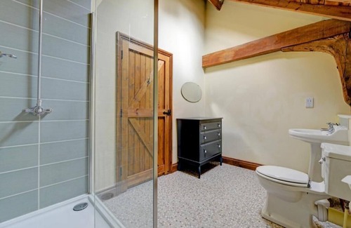 Sutton House | Stunning barn conversion sleeping 10 - Pet friendly!