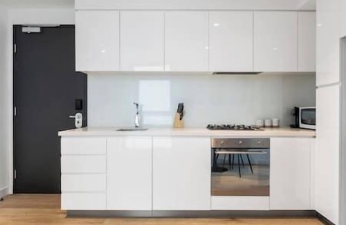 Southbank Apartment | Stunning Bay & Lake Views Apt w/Balcony & Wi-Fi