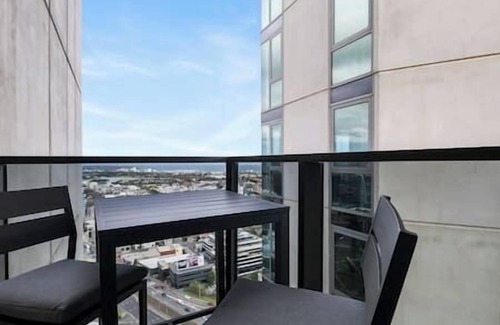 Southbank Apartment | Stunning Bay & Lake Views Apt w/Balcony & Wi-Fi