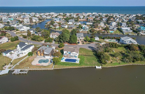 Sandbridge House | Stunning Bayfront Home, Pool, 5 Bed/3 Ba, Pets ok & Golf Cart