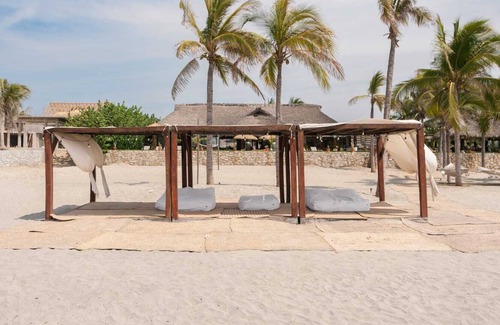 Lazaro Cardenas House | Stunning Beachfront Luxury Villa