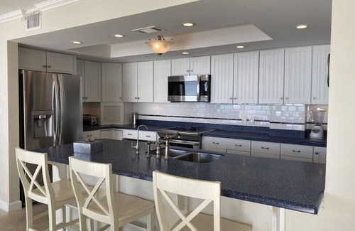 West Panama City Beach Condo | 🌞Stunning Beachfront Views-Pet Friendly-Pool-Seachase E301🌞