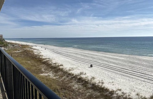 West Panama City Beach Condo | 🌞Stunning Beachfront Views-Pet Friendly-Pool-Seachase E301🌞