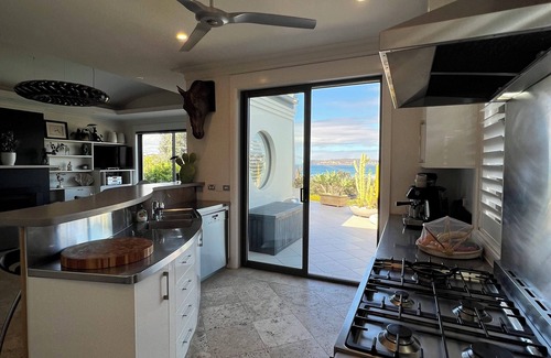 North Curl Curl House | Stunning beach house overlooking North Curl Curl beach