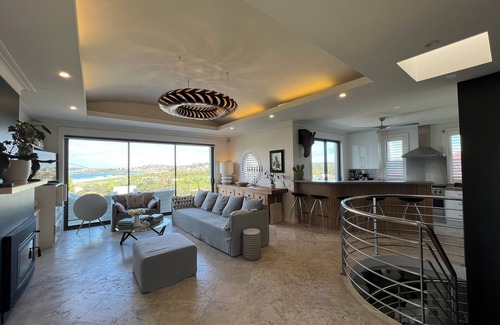 North Curl Curl House | Stunning beach house overlooking North Curl Curl beach