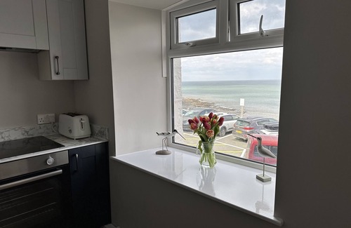 New Quay Apartment | Stunning Beach Front Apartment - Watch the dolphins over breakfast