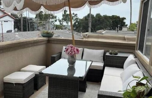 South Redondo House | Stunning Beach House with Optional Tesla & Electric Bikes for Rent.