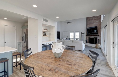 Port Aransas House | Stunning Beach View! Boardwalk Access to the Beach! Community Pool & Hot Tub!