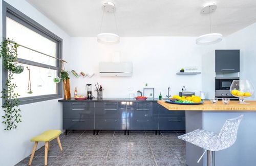 Fuengirola Villa | Stunning beachclose villa Fuengirola beach by Costarentals - Ref 03