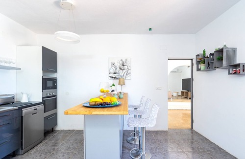 Fuengirola Villa | Stunning beachclose villa Fuengirola beach by Costarentals - Ref 03