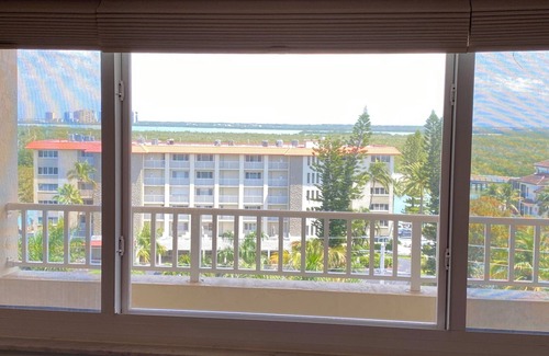 Bonita Springs Condo | STUNNING BEACHFRONT 2/2 PENTHOUSE SEASONAL UNIT-CASA BONITA GRANDE-MODERN