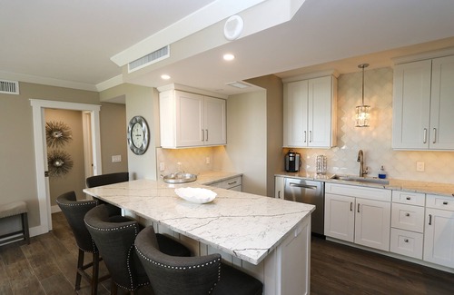 Marco Island Condo | Stunning Beachfront Seasonal Condo at Gulfview – Marco Island