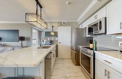 Galveston Condo | Stunning beachfront condo in The San Luis Resort with spa & pool - steps to sand