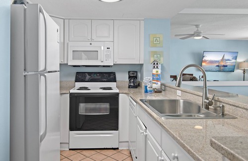 Destin Condo | ⛱️Stunning Beachfront-Indoor Pool and Hot tub-SunDestin 1103☀️