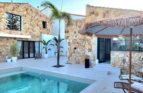 Costa del Sol Occidental Villa | Stunning beachfront villa for 16 people!