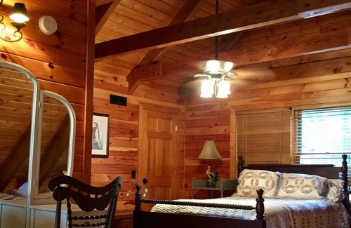 Franklin Cabin | STUNNING!- Beautiful Log Cabin in Leiper's Fork / Franklin, TN / Sleeps 7