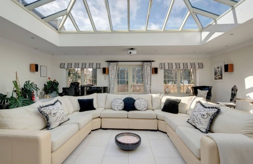 Mangotsfield House | Stunning BIG COTSWOLD COTTAGE + Annexe sleeps 16