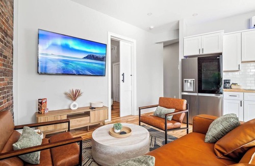 Detroit - Shoreway Apartment | Stunning Boho Apt in Ohio City