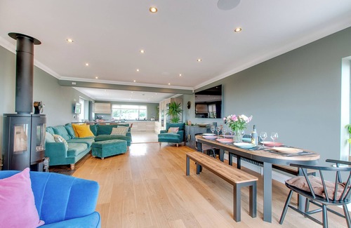 Kingsgate House | Stunning Botany Bay Beach House - Heated Swimming Pool & Panoramic Sea Views