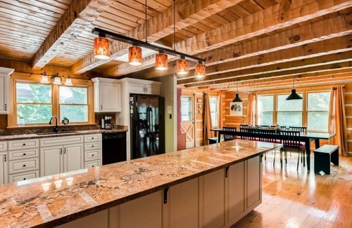Hendersonville Cabin | Stunning Cabin Nestled in the Woods Near Nashville