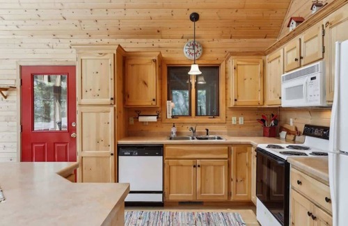 Spooner House | Stunning Cabin on Big McKenzie