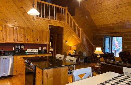 Cane Valley House | Stunning Cabin on Green River Lake