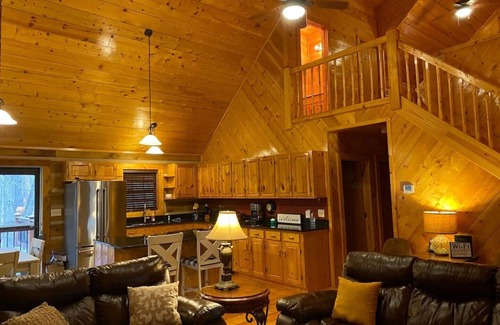 Cane Valley House | Stunning Cabin on Green River Lake