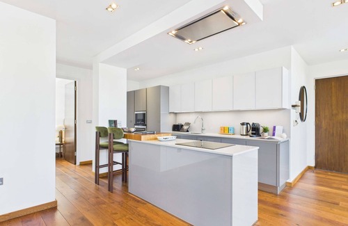 Camden Town Apartment | Stunning Camden Town Balcony Apartment