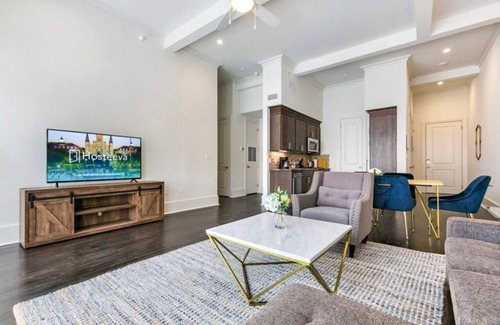 Central Business District Condo | Stunning Canal St Views Steps to Bourbon