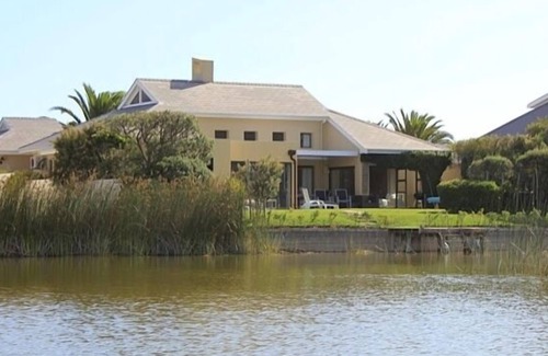 Noordhoek Villa | Stunning Cape Peninsula Holiday Villa with Pool