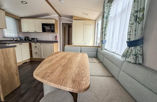 Great Yarmouth House | Stunning caravan with side decking just a short walk to Hembsy beach ref 00069BA