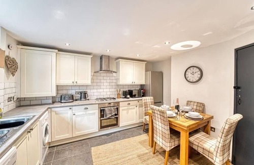 Bridgnorth House | Stunning Central House in Bridgnorth w Parking by PureStay