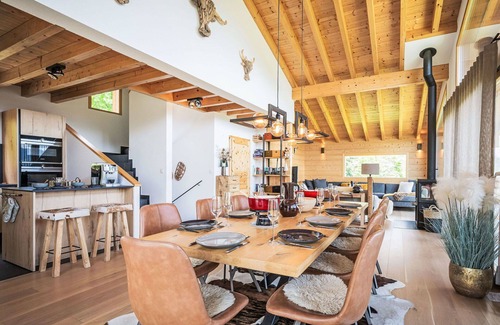 Chamoson House | Stunning private villa for 10 people with WIFI, TV, terrace, pets allowed and panoramic view