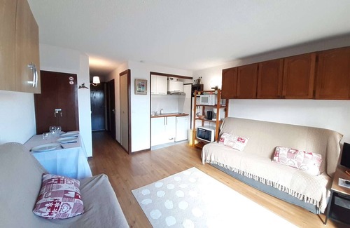 Saint-Lary-Soulan Apartment | Stunning Chalet for 4 in Saint-Lary-Soulan with Balcony, Near Ski Lifts & Free Shuttle