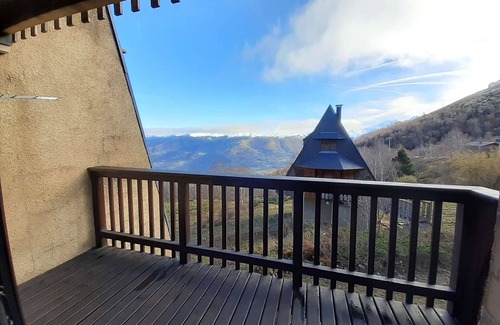 Saint-Lary-Soulan Apartment | Stunning Chalet for 4 in Saint-Lary-Soulan with Balcony, Near Ski Lifts & Free Shuttle