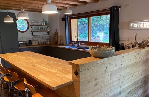 Mont-de-Lans Ski Chalet | Stunning chalet, catering for up to 12 people, ski and bike access.