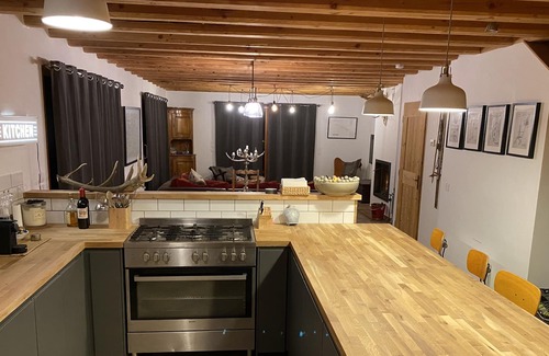 Mont-de-Lans Ski Chalet | Stunning chalet, catering for up to 12 people, ski and bike access.