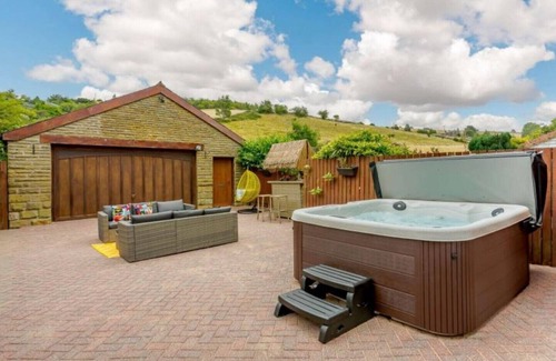 Oxenhope House | Stunning Chapel, Haworth Yorkshire Hot Tub for 6, Celebration House Superb Views