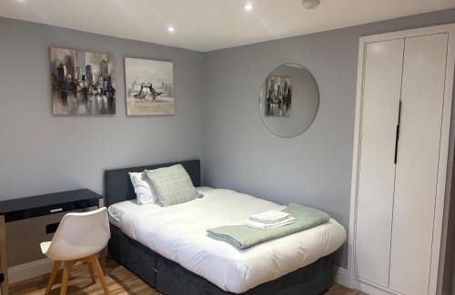 Hemel Hempstead Apartment | stunning, chic & bright studio apartment
