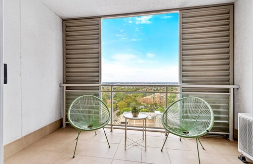 St. Leonards Apartment | Stunning City and Water View Apartment with New Metro station in your doorsteps!