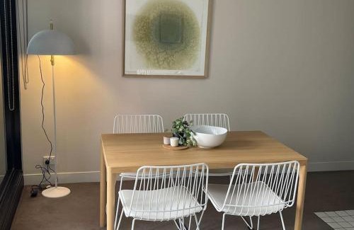 Melbourne Central Business District Apartment | Stunning City Skyline Apartment - Beautiful Design